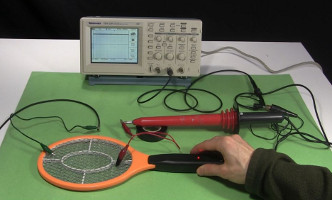 The setup for measuring the voltage of the electric fly swatter.