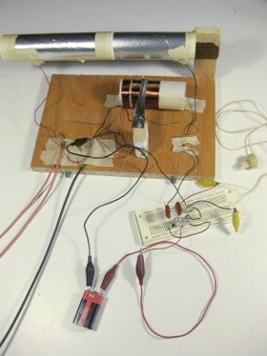 The single transistor amplifier attached to a crystal radio.