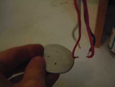 Electrode with rounded edges for making an electret.