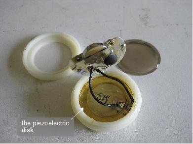 The piezoelectric disk visible under the circuit board.