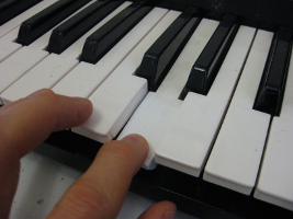 Playing the repaired piano/keyboard key.