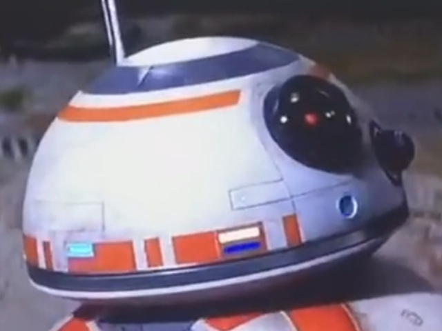 BB-8's radar eye light turned on in the movie Star Wars: The Force Awakens.