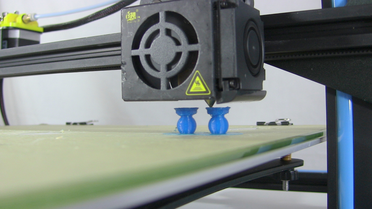 View of the CR-10's hotend extruding PLA plastic.