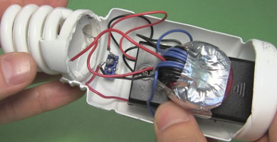 Inside the joule thief and CFL with all parts connected and exposed.
